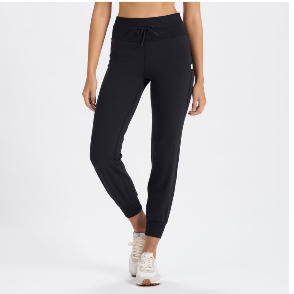 Vuori Daily Jogger black size medium like new!